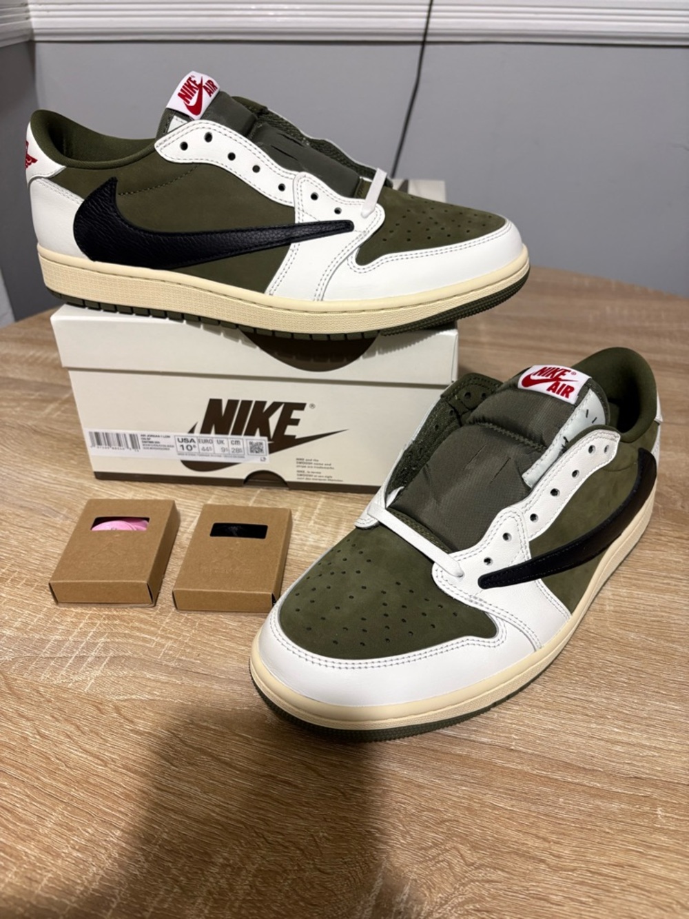 Jordan 1 low × Travis Scott Medium Olive
